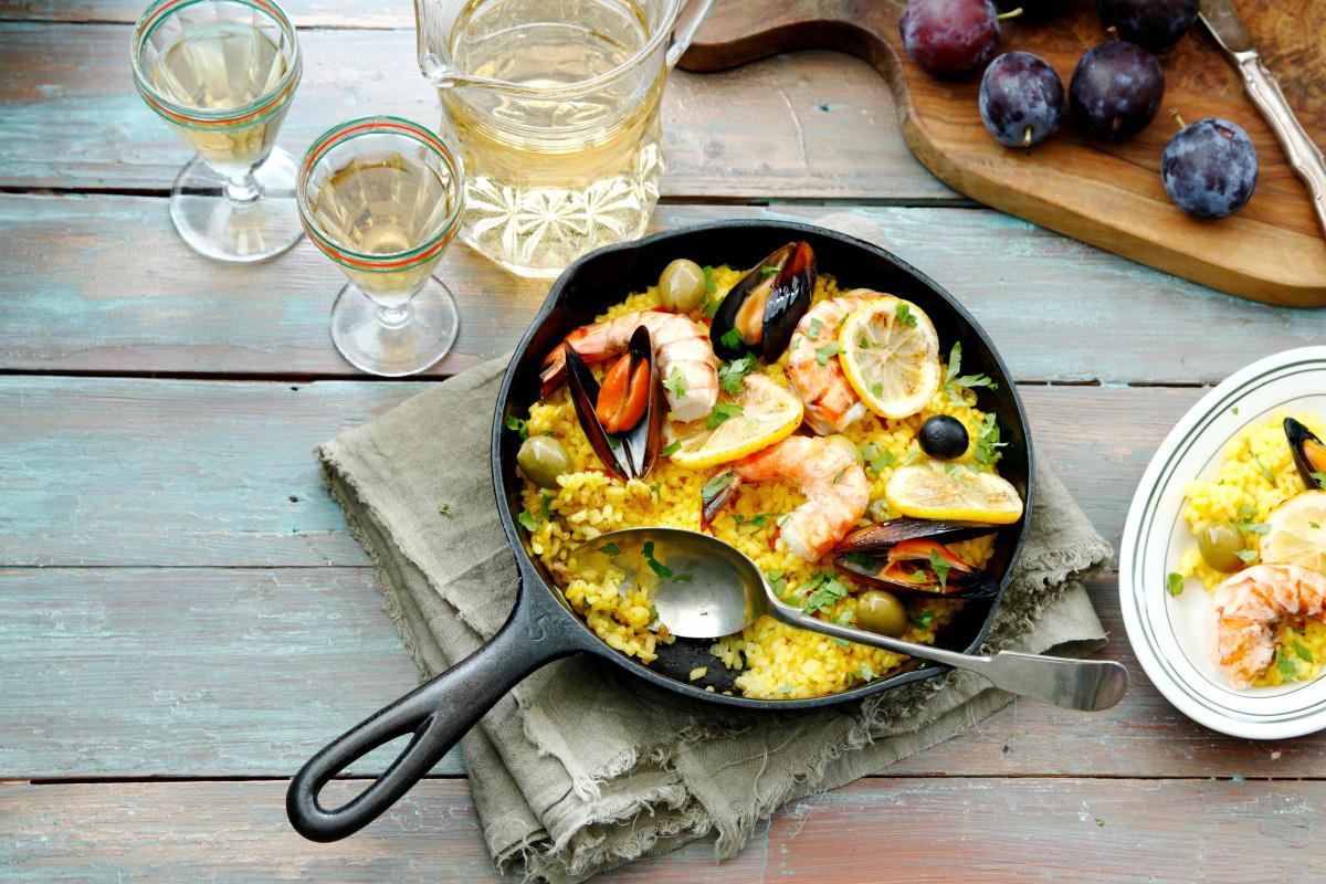 Minh họa chi tiết vai trò của ánh sáng và bóng đổ trong cách vẽ phong cảnh thiên nhiên