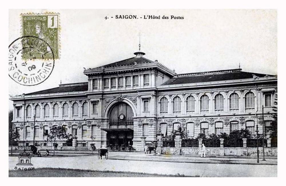 Bản phác thảo kiến trúc tháp Eiffel cổ điển với các chi tiết kết cấu sắt