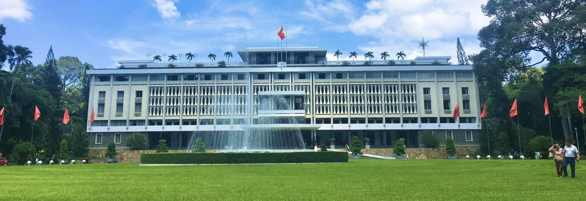 Bức họa Dinh Thống Nhất cận cảnh chi tiết kiến trúc độc đáo và ý nghĩa biểu tượng