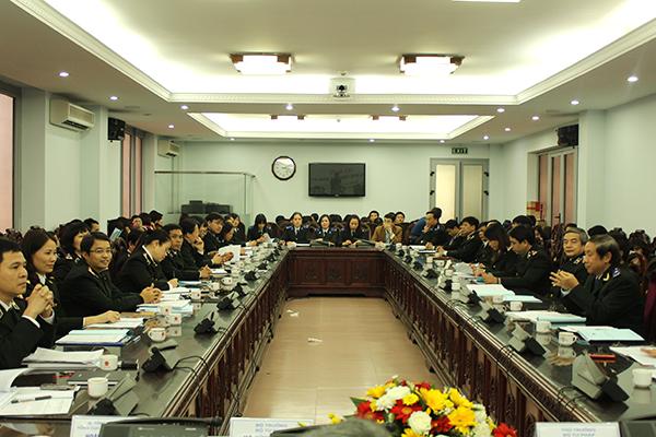 Bức tranh đẹp và ý nghĩa về chủ đề an toàn giao thông, sử dụng màu sắc và bố cục hiệu quả để truyền tải thông điệp