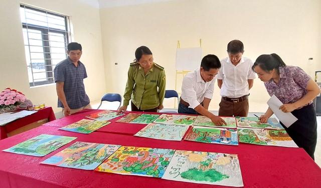 Nét vẽ tranh bảo vệ môi trường đơn giản và đẹp về các loài động vật sống trong rừng xanh được bảo vệ