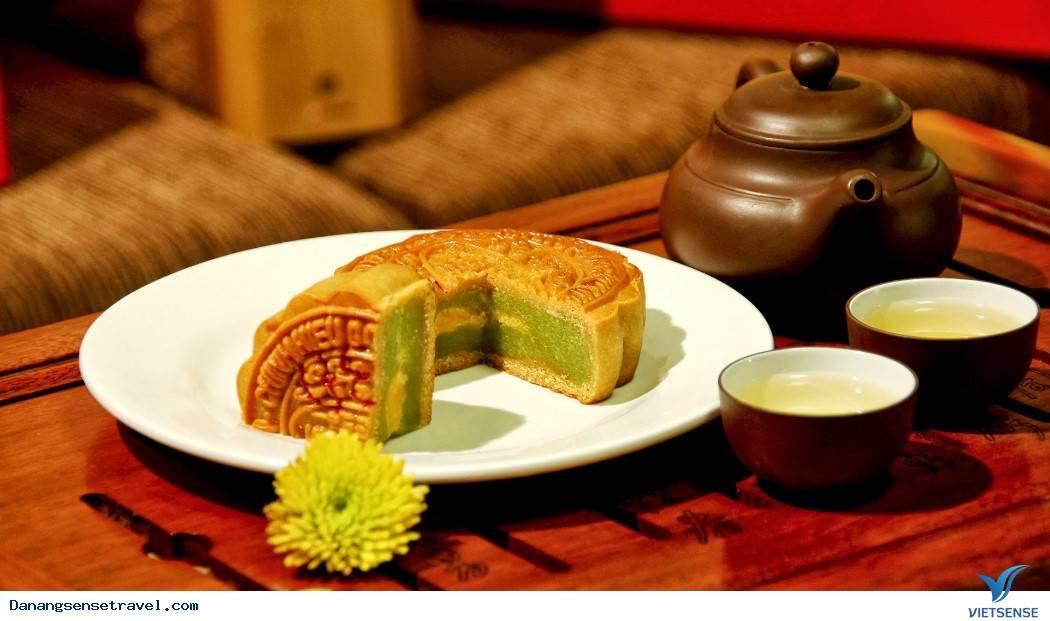 Cặp đôi anime lãng mạn cùng nhau ngắm trăng và thả đèn trời đêm trung thu