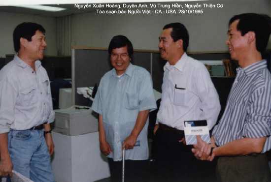 Tranh vẽ chân dung một chú bộ đội Cụ Hồ với ánh mắt cương nghị và nụ cười hiền hậu, đầy khí phách