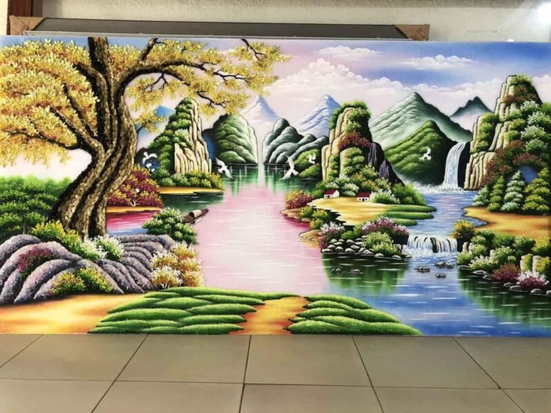 Vẽ chi tiết các bờ ruộng bậc thang và cây cối xanh mướt xung quanh