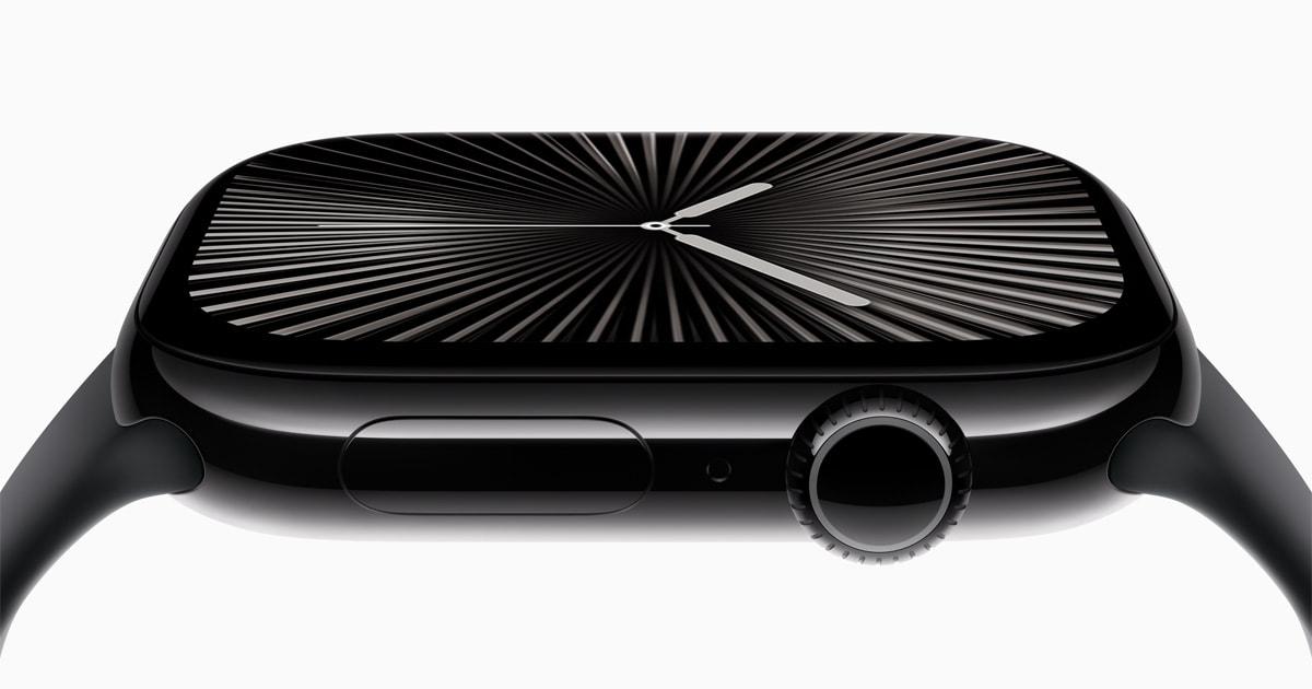 Vẽ chi tiết mặt đồng hồ với kim, số và hoàn thiện phần dây đeo với các mắt xích kim loại