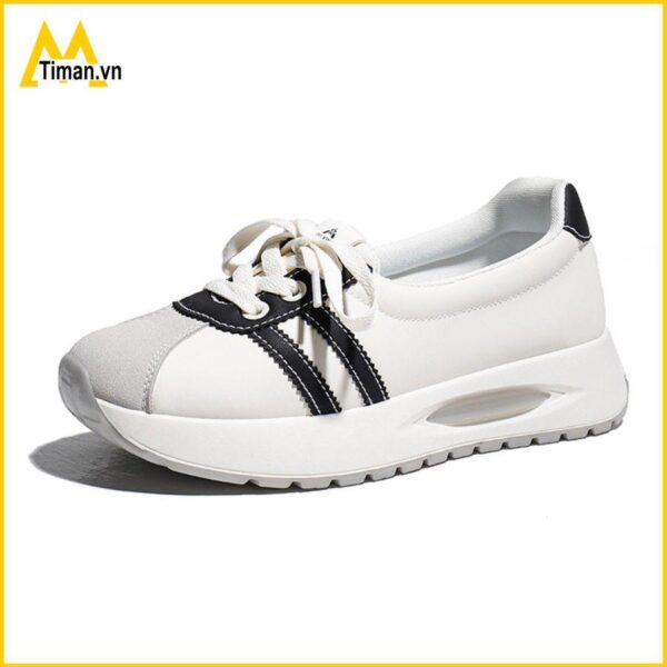 Thêm chi tiết mũi giày và gót giày trong hướng dẫn cách vẽ giày thể thao từng bước