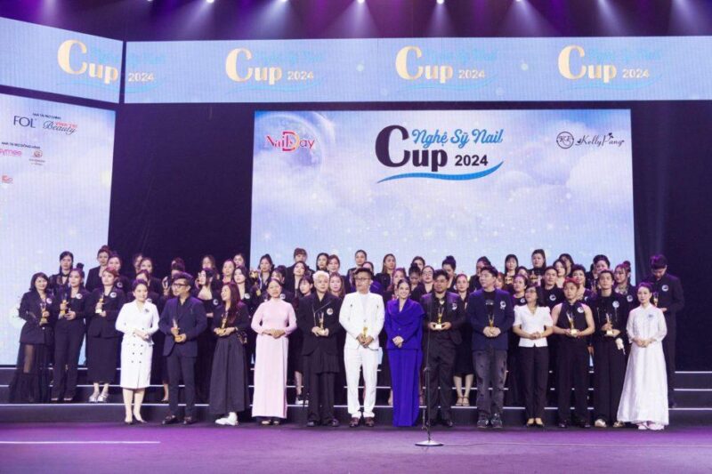 Tổng hợp các loại dụng cụ cần thiết để bắt đầu vẽ tranh galaxy bằng sáp dầu tại nhà