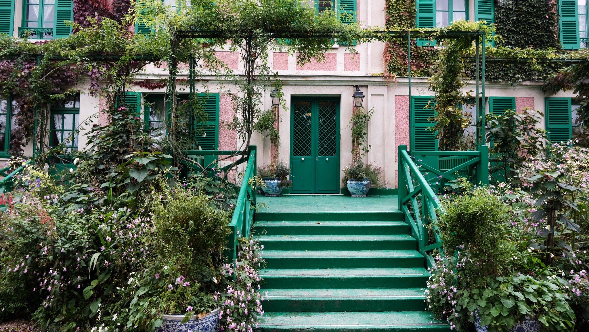 Họa sĩ trường phái ấn tượng Claude Monet vẽ tranh ngoài trời phong cảnh thiên nhiên