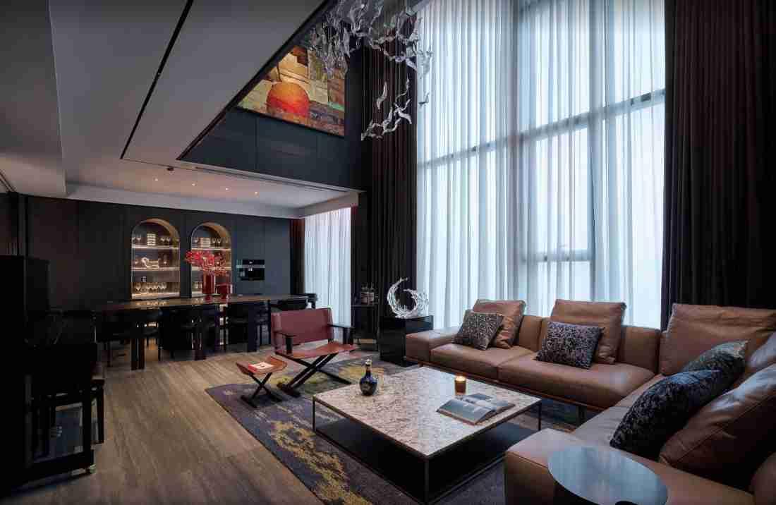 Bức vẽ thành phố đơn giản được hoàn thiện với ánh sáng, bóng đổ và các chi tiết điểm nhấn