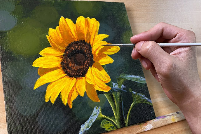 Bức phác họa hoa hướng dương hoàn chỉnh với cánh hoa, thân và lá cây chi tiết theo hướng dẫn vẽ