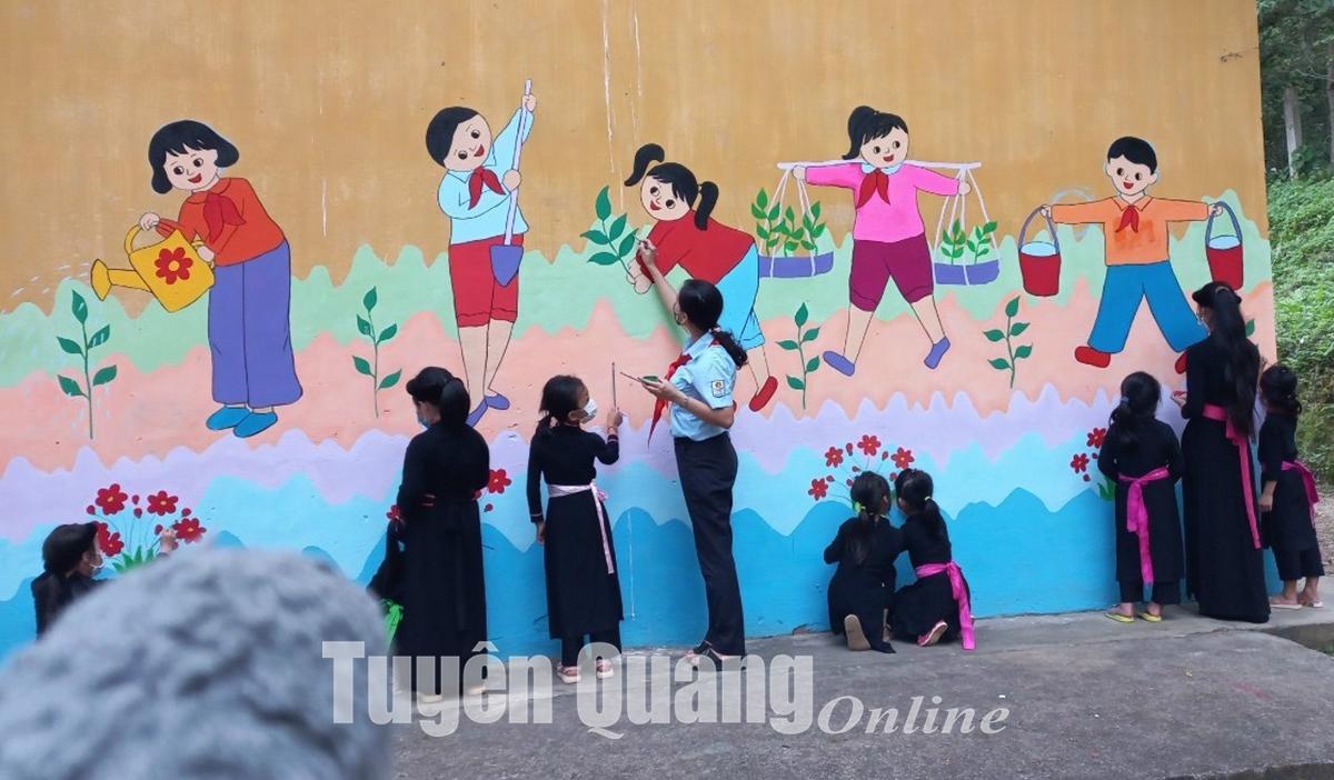 Vẽ tranh ước mơ của em lớp 3 các bạn nhỏ đang say sưa sáng tạo tác phẩm