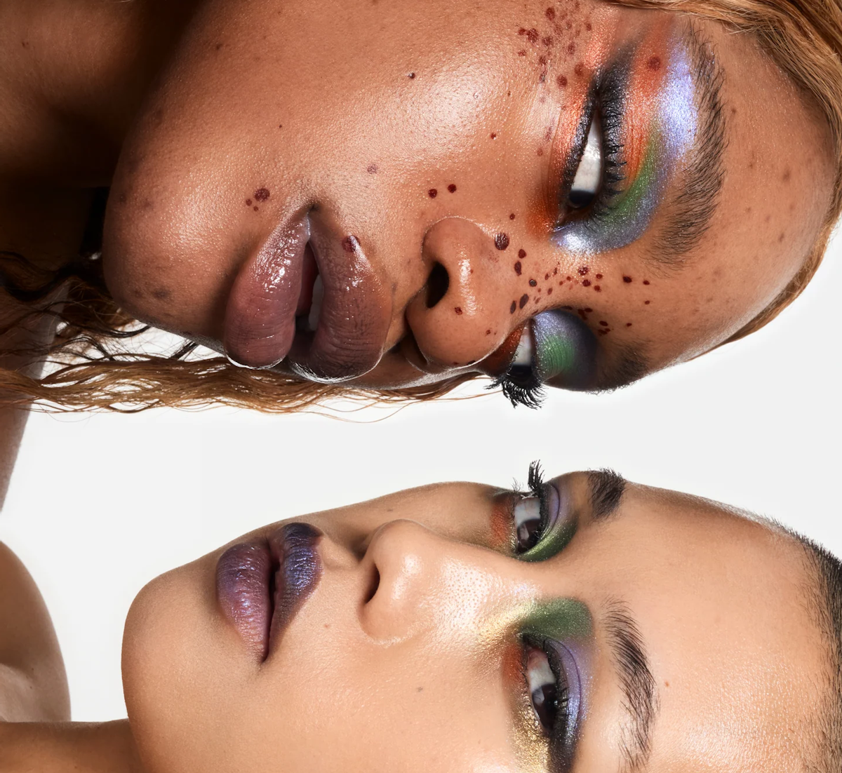 Các loại kết cấu mỹ phẩm như matte, shimmer, satin và hiệu ứng tương tự trong các tác phẩm tranh vẽ độc đáo