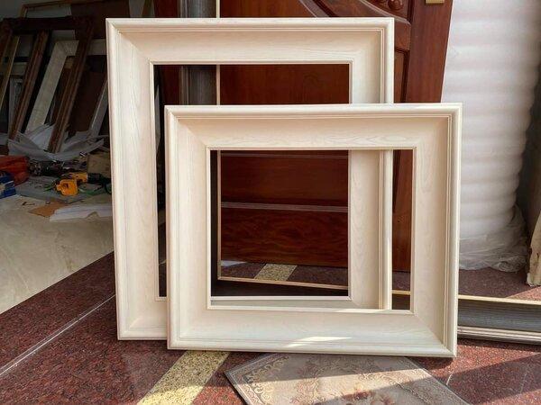 Bí Quyết Trang Trí Khung Tranh Vẽ Đẹp Mắt Ấn Tượng Mẫu khung tranh cổ điển chạm khắc tinh xảo phù hợp cho việc trang trí khung tranh vẽ phong cách truyền thống