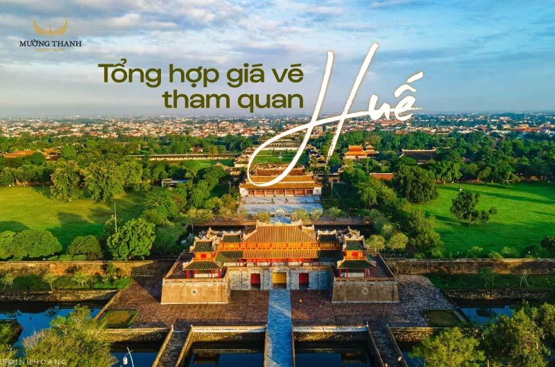 Một người đang sử dụng điện thoại thông minh để kiểm tra lịch mở cửa bảo tàng mỹ thuật trực tuyến trước chuyến tham quan, đảm bảo nắm rõ bảo tàng mỹ thuật giờ mở cửa.