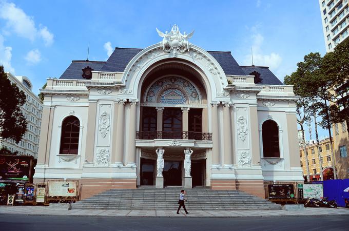 Vẻ đẹp kiến trúc Pháp cổ kết hợp Á Đông bên ngoài Bảo tàng Mỹ thuật Sài Gòn