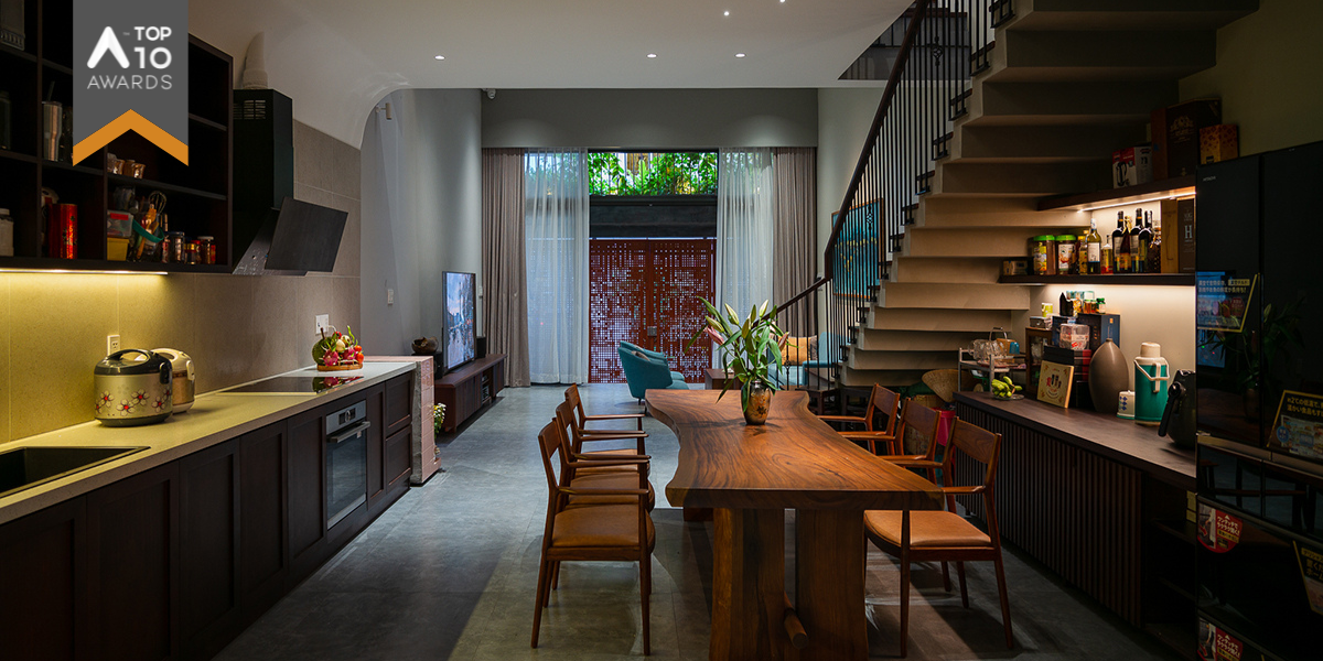 Kiến trúc nhà ống Việt Nam sáng tạo với giải pháp thông tầng và giếng trời đón ánh sáng tự nhiên