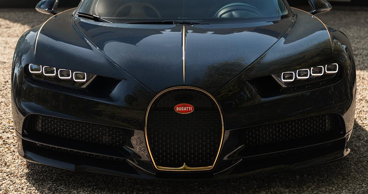 Thể hiện kỹ thuật đánh bóng và tạo khối cho siêu xe Bugatti bằng bút chì