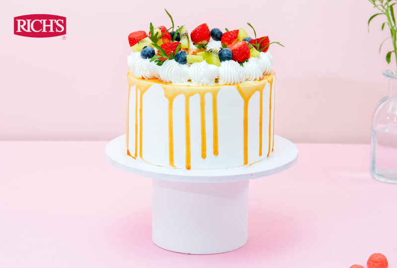 Kỹ thuật thêm các họa tiết hoa lá và đường xoắn ốc để trang trí chữ viết