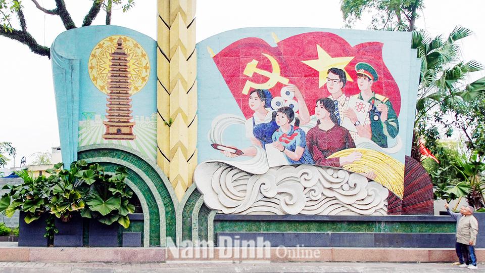 Kỹ thuật vẽ tranh biển đảo quê hương sáng tạo sử dụng đa dạng chất liệu và màu sắc