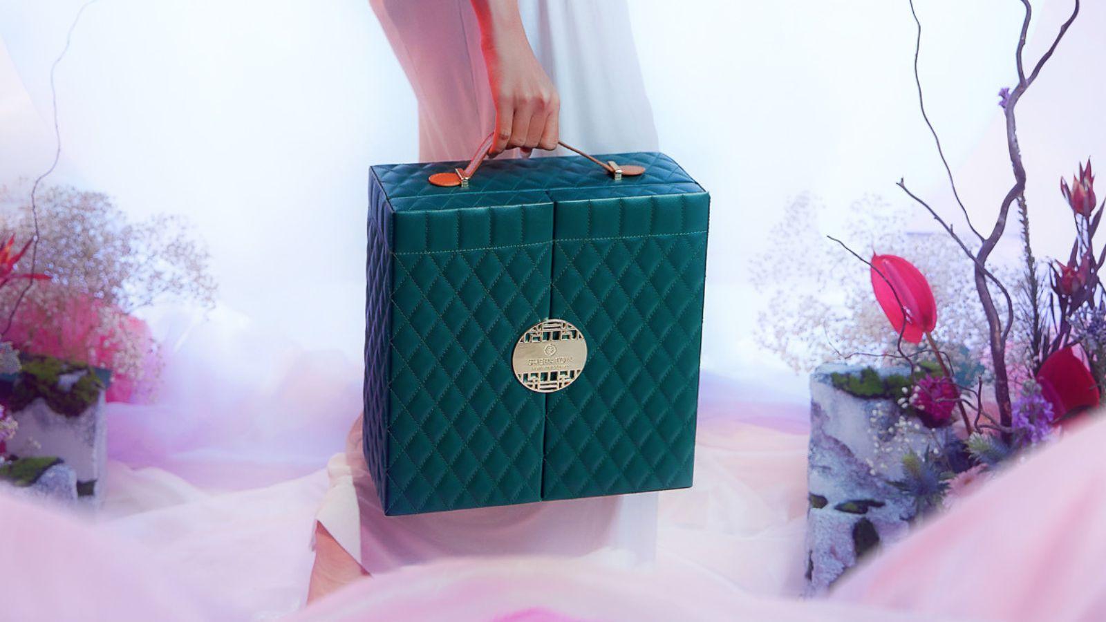 Bộ sưu tập lồng đèn Trung Thu sáng tạo độc đáo làm từ nhiều chất liệu tái chế và họa tiết vẽ tay