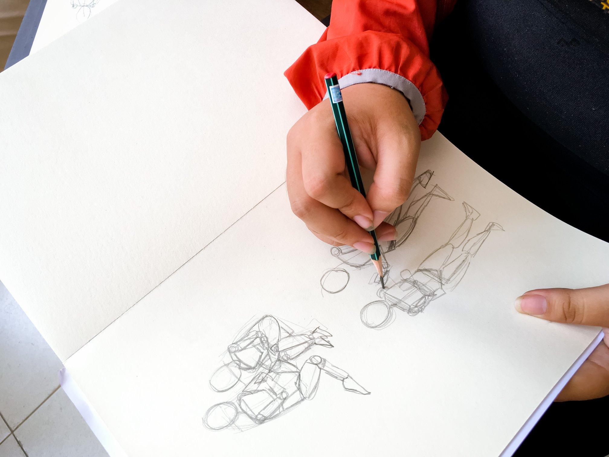 Tuyển tập các bản phác thảo bút chì về áo sơ mi, váy và quần, thể hiện kỹ năng vẽ quần áo bằng bút chì