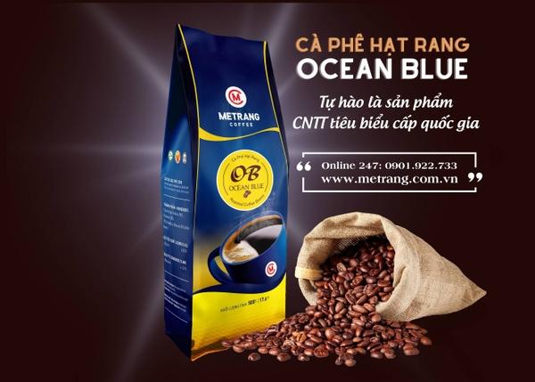 Minh họa đơn giản đẹp tách cà phê nóng bốc khói và hạt cà phê