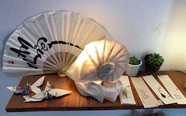 Nét vẽ đường phố Hà Nội độc đáo trên chất liệu giấy dó truyền thống của Việt Nam