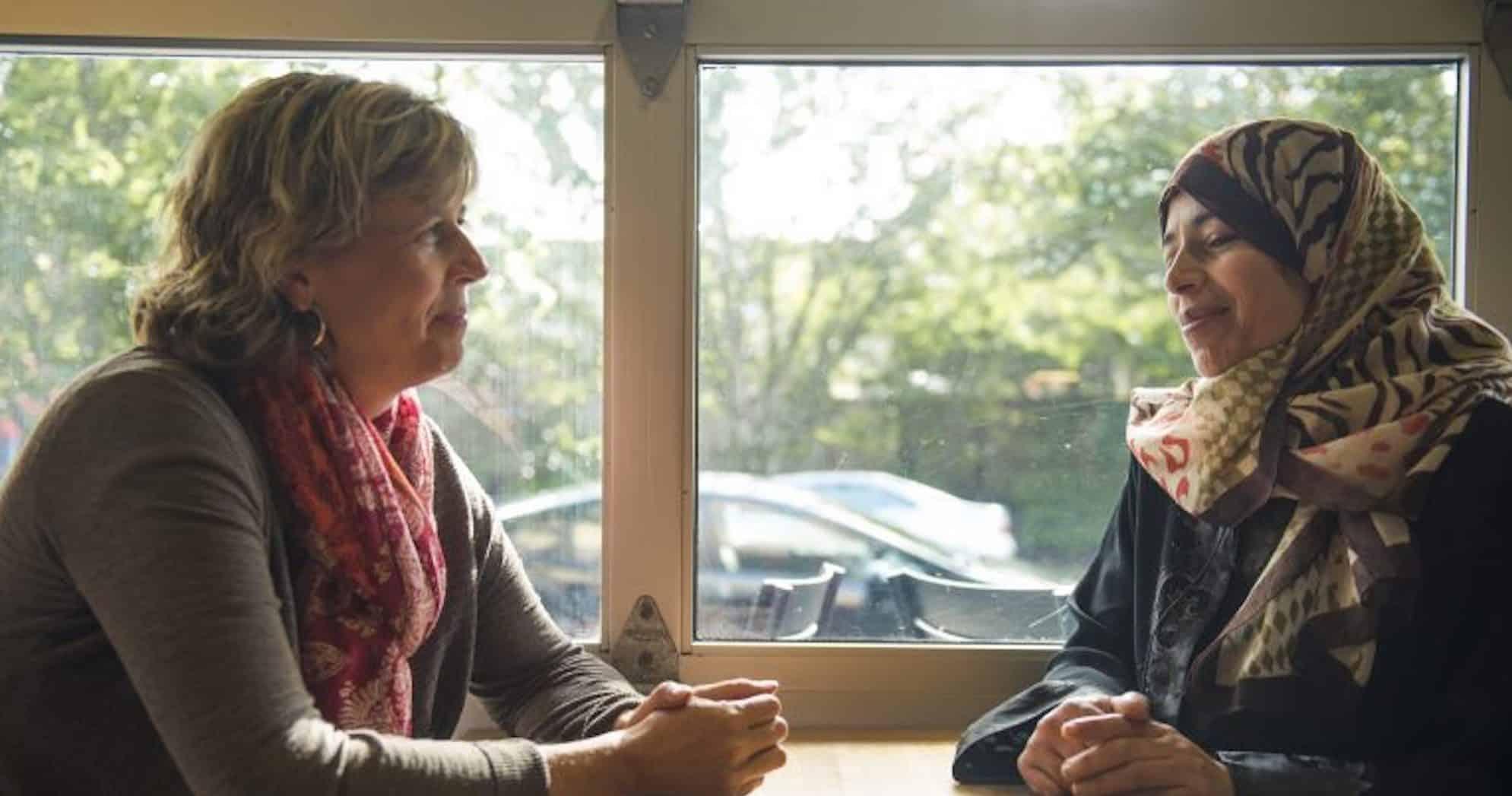 Sử dụng ngôn ngữ cơ thể để tăng tính hài hước trong cách vẽ truyện tranh