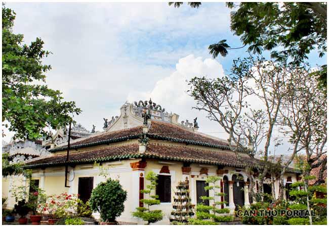 Khám Phá Vẻ Đẹp Công Trình Kiến Trúc Cổ ở Việt Nam Nhà cổ Bình Thủy Cần Thơ một công trình kiến trúc cổ ở Việt Nam với sự hòa quyện kiến trúc Đông Tây