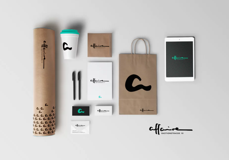 Học ngành mỹ thuật ra làm gì - một nhà thiết kế đồ họa trẻ đang tập trung làm việc trên máy tính với các phần mềm chuyên nghiệp