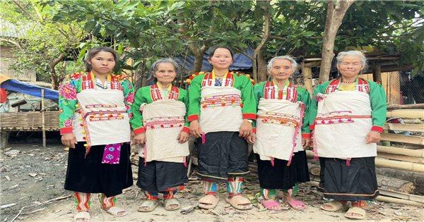 Hướng dẫn phác họa dáng người cơ bản để vẽ trang phục dân tộc Thái chi tiết
