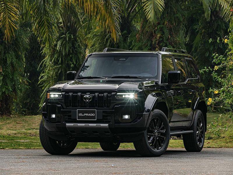 Phác họa xe Toyota Land Cruiser phong cách tối giản trên nền trắng