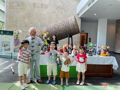 Phác họa ý tưởng vẽ tranh về các chú bộ đội vui chơi cùng các em thiếu nhi trong ngày Tết cổ truyền