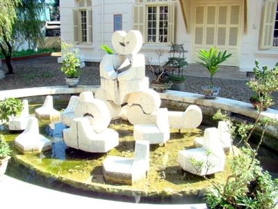 Khám phá cách vẽ ngọn hải đăng đơn giản và ấn tượng Phác thảo hình dáng cơ bản của ngọn hải đăng bằng các khối hình học đơn giản