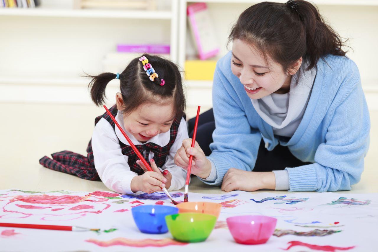 Phác thảo khung ô tô mơ ước đơn giản với đường nét cơ bản thể hiện hình dáng tổng thể