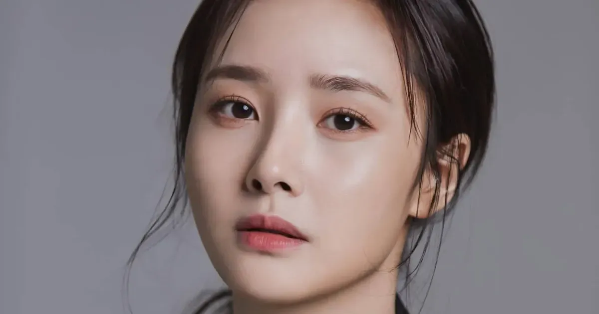 Hướng dẫn phác thảo đường nét khuôn mặt cơ bản của V BTS khi học cách vẽ BTS đơn giản tả thực