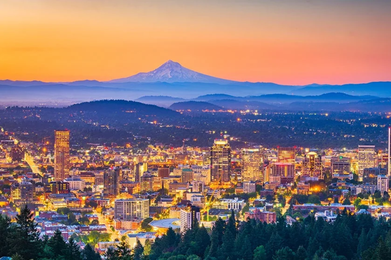 Bức tranh phong cảnh thiên nhiên hùng vĩ với núi non trùng điệp một ý tưởng tuyệt vời cho các đề tài vẽ tranh