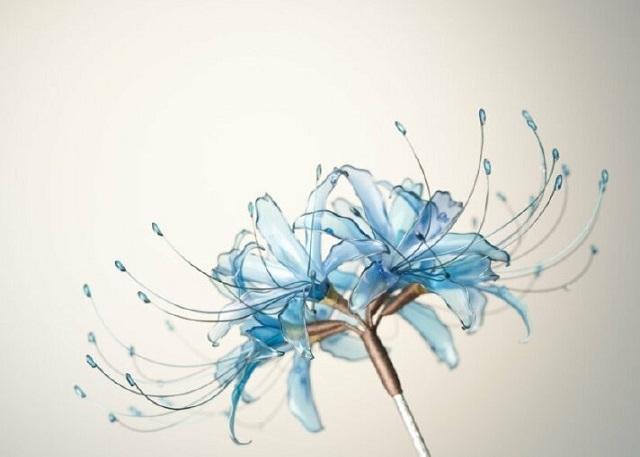 Tác phẩm vẽ hoa bỉ ngạn màu đỏ đã hoàn thiện với chi tiết sắc nét và màu sắc sống động