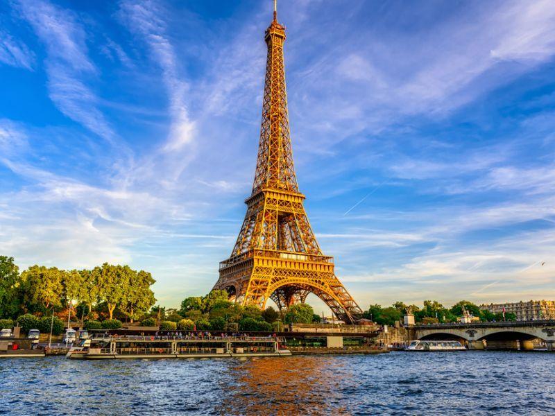 Khám Phá Các Công Trình Kiến Trúc Nổi Tiếng Thế Giới Tháp Eiffel ở Paris Pháp một biểu tượng kiến trúc nổi tiếng thế giới bằng sắt độc đáo