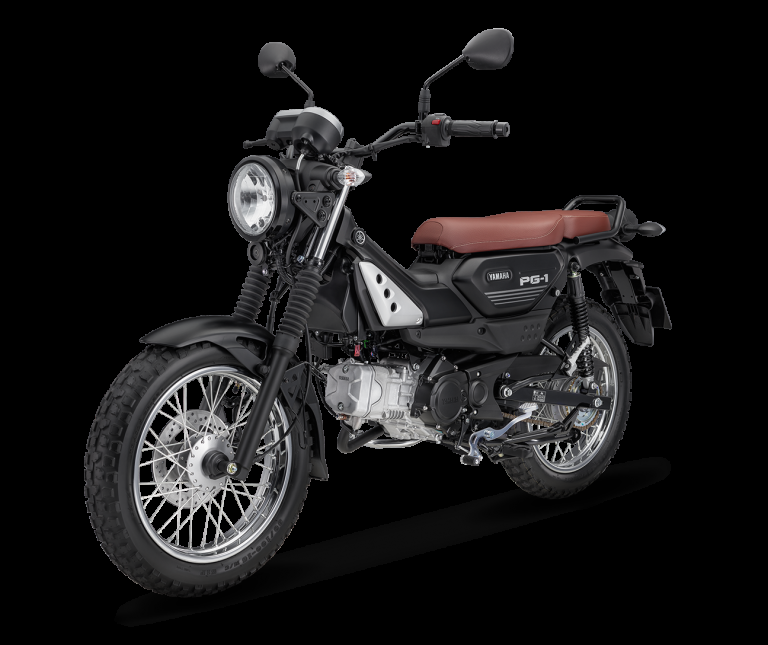 Bản phác thảo xe mô tô đang được thêm các chi tiết như bình xăng, yên xe, và khối động cơ