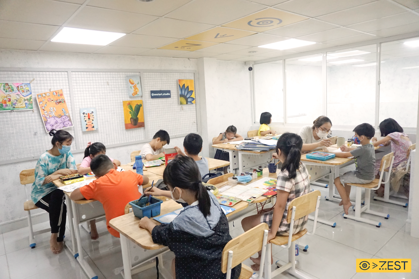 Hình vẽ thỏ đơn giản đã được tô màu hoàn chỉnh với các chi tiết sinh động