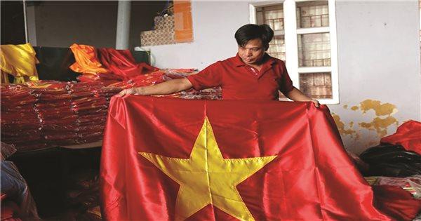 Hoàn thiện tô màu đỏ tươi và vàng tươi cho lá cờ tổ quốc Việt Nam