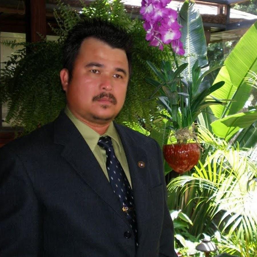 Tranh vẽ chân dung Bác Hồ bằng bút chì đen trắng giản dị nhưng sâu sắc