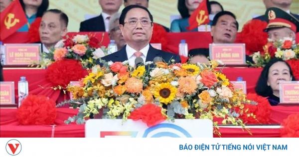 Tranh vẽ chiến thắng Điện Biên Phủ theo phong cách hiện đại với các khối màu mạnh mẽ