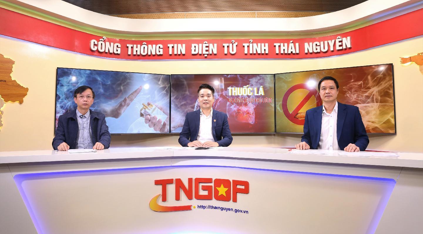Sức mạnh của tranh vẽ phòng chống thuốc lá Tranh cổ động phòng chống thuốc lá được trưng bày nơi công cộng thu hút sự chú ý của nhiều người