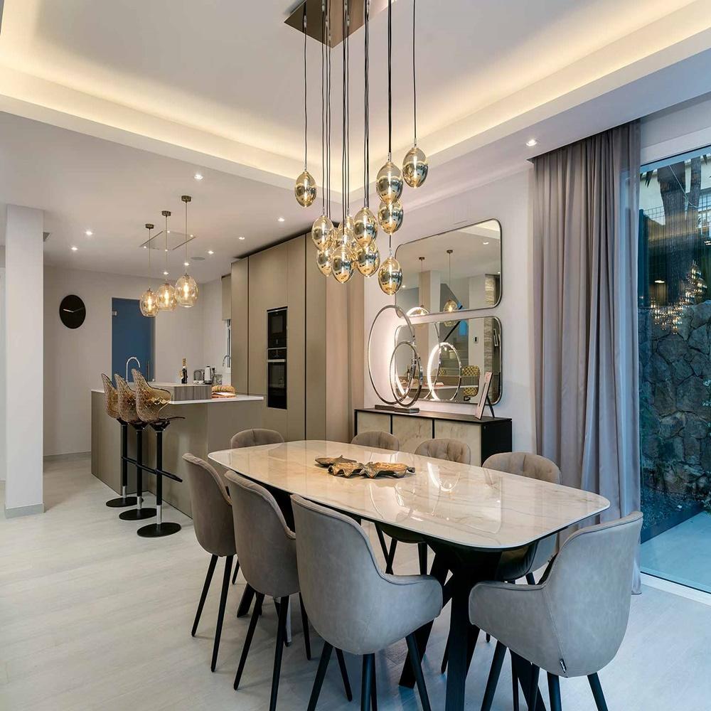 Nét Đẹp Tinh Tế Của Tranh Vẽ Hoa Sen Đen Trắng Bức họa sen đơn sắc treo tường phòng khách tạo điểm nhấn thanh lịch và hiện đại cho ngôi nhà