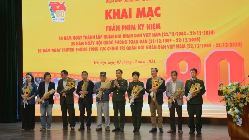 Tác phẩm hội họa về các hoạt động kỷ niệm ngày thành lập Quân đội Nhân dân 22 tháng 12
