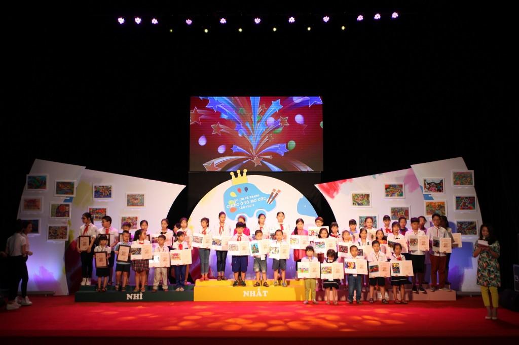 Tranh vẽ chiếc ô tô mơ ước của thiếu nhi nhận giải thưởng lớn trong cuộc thi vẽ tranh