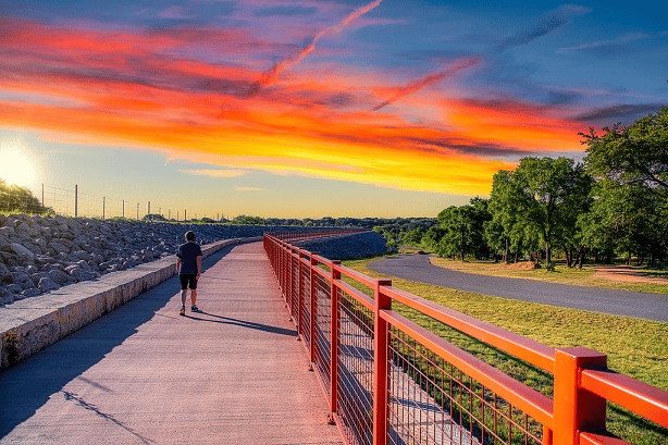 Bức tranh phong cảnh bút chì áp dụng quy tắc bố cục một phần ba với dòng sông làm đường dẫn