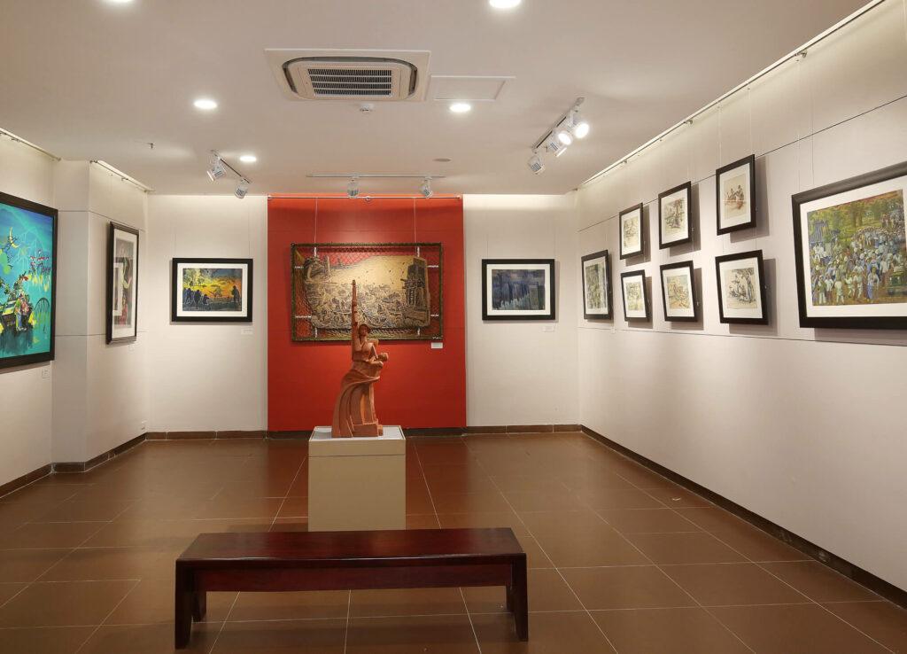 Chi tiết một tác phẩm tranh sơn mài truyền thống Việt Nam trưng bày tại Bảo tàng Mỹ thuật Đà Nẵng